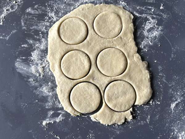 Strawberry shortcake, el pastel americano de fresas y nata que nunca falla - Preparación paso 4
