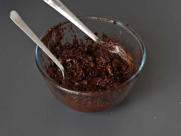 Pringles con chocolate: la receta viral convertida en rocas de chocolate - Preparación paso 3