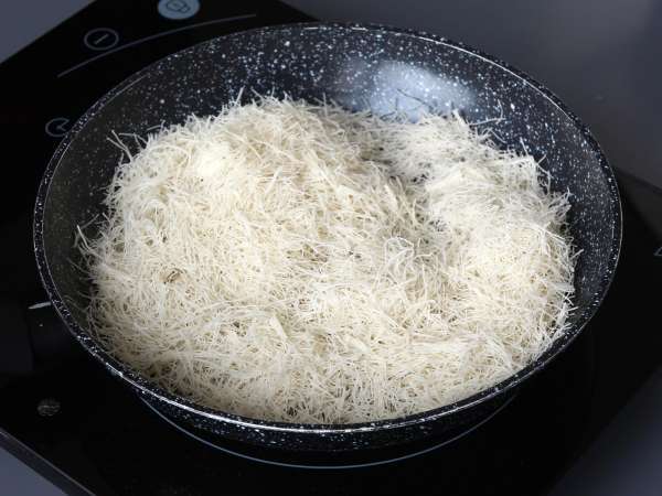 Dubai Chewy Cookie, la receta viral de mochis rellenos de pistacho y kataifi - Preparación paso 2