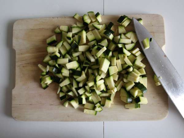 Ensalada de pasta orzo con salmón y calabacín - Preparación paso 3