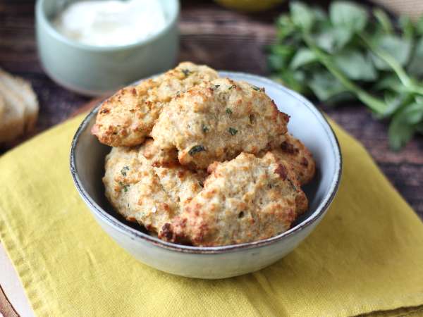 Bocaditos de pan de molde con parmesano, albahaca y ralladura de limón en freidora de aire - Preparación paso 7
