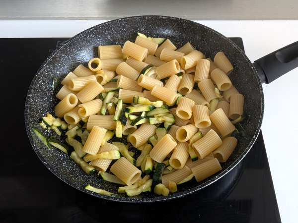 Carbonara de calabacín: una receta vegetariana fácil y muy cremosa - Preparación paso 7