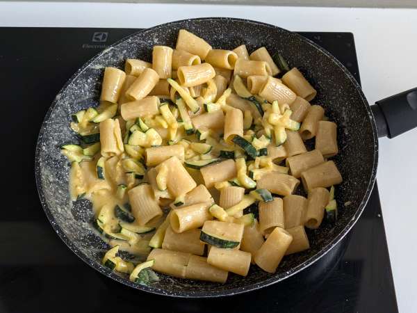 Carbonara de calabacín: una receta vegetariana fácil y muy cremosa - Preparación paso 9