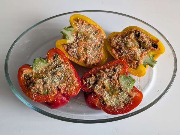 Pimientos rellenos vegetarianos al horno: la receta fácil y sabrosa con verduras y queso mozzarella - Preparación paso 7