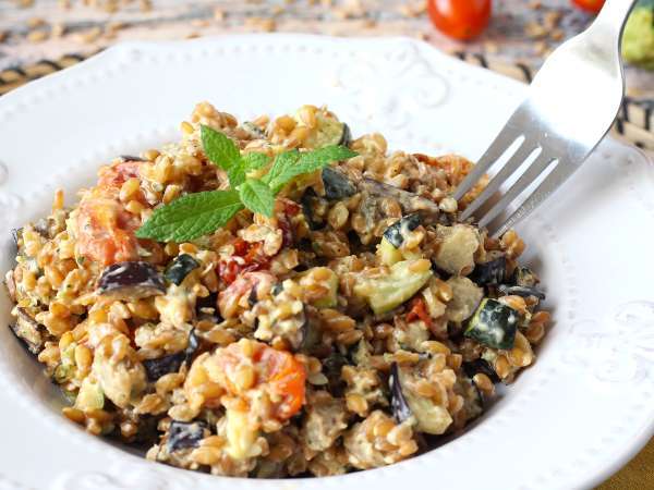 Ensalada cremosa de espelta con verduras asadas - Preparación paso 8