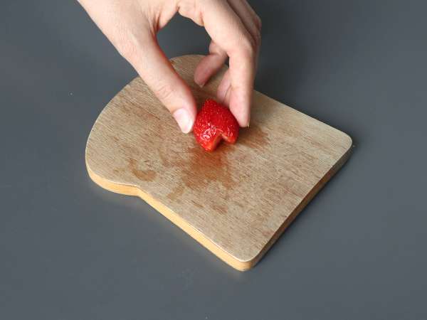 Ichigo sando, el sándwich japonés de fresas - Preparación paso 3