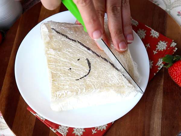 Ichigo sando, el sándwich japonés de fresas - Preparación paso 9