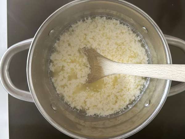 Queso cottage casero con solo dos ingredientes - Preparación paso 4