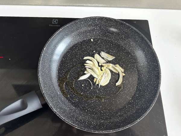 Frango à Brás: el plato portugués perfecto para aprovechar las sobras de pollo - Preparación paso 9