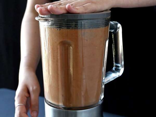 Sopa fría de fresas y tomate: un entrante ligero y aromático - Preparación paso 2