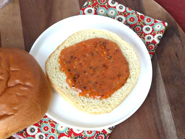 Hamburguesa de pollo empanado al estilo coreano: crujiente, picante y ultra sabrosa - Preparación paso 4