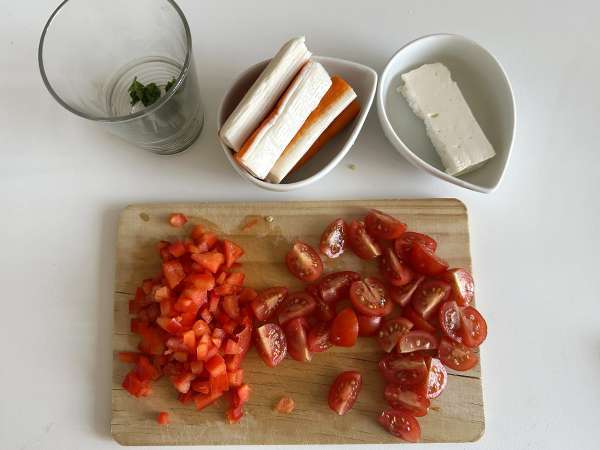 Ensalada de cuscús perla con surimi: fresca, fácil de preparar y perfecta para el verano - Preparación paso 3
