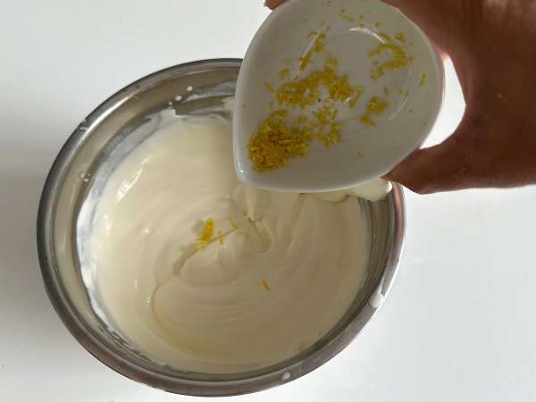 Pastel frío de palitos de cangrejo: un entrante fácil y sin horno para cualquier ocasión - Preparación paso 4