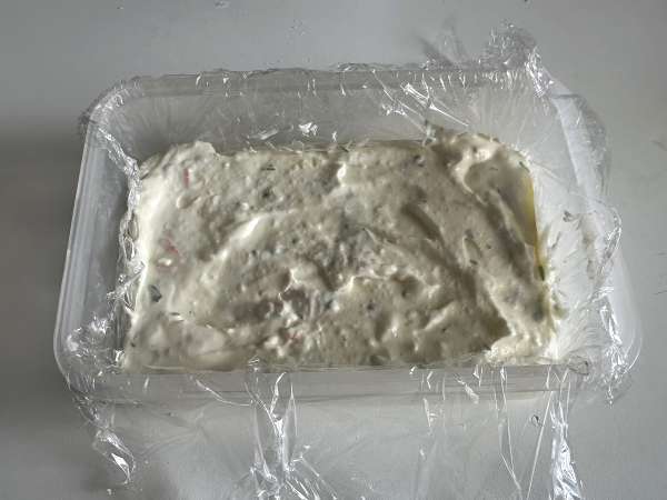 Pastel frío de palitos de cangrejo: un entrante fácil y sin horno para cualquier ocasión - Preparación paso 7