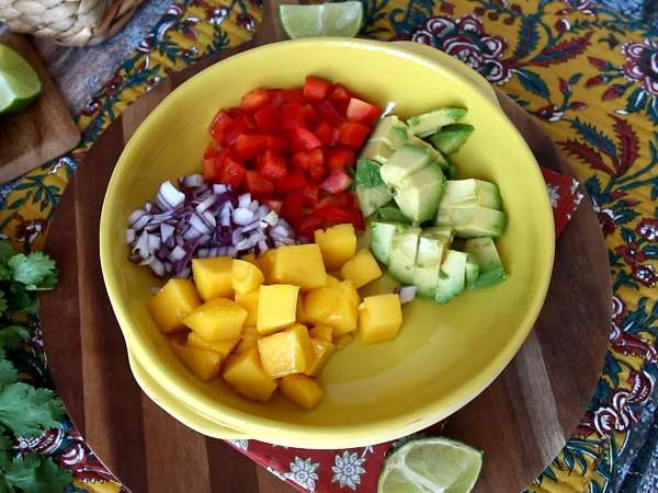 Ensalada de gambas y mango: fresca, colorida y llena de sabor - Preparación paso 2