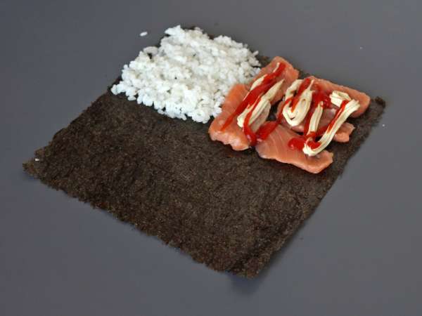Sándwich de sushi con salmón, aguacate y mango: fresco, original y muy apetecible - Preparación paso 6