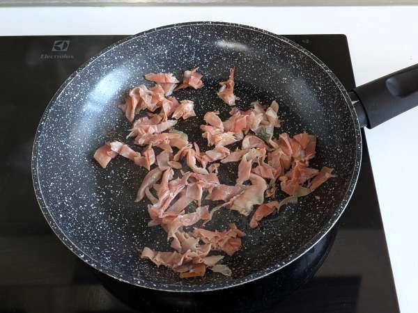 Espaguetis con calabacín y speck crujiente: una receta fácil con mucho sabor - Preparación paso 5