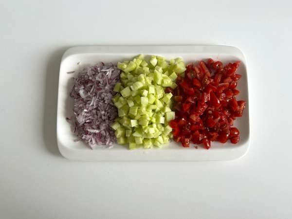 Ensalada de cuscús y gazpacho: una receta fresca, original y sin cocción - Preparación paso 4