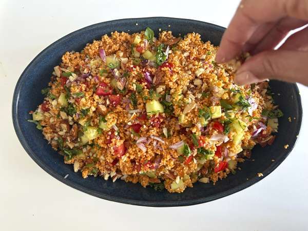 Ensalada de cuscús y gazpacho: una receta fresca, original y sin cocción - Preparación paso 5
