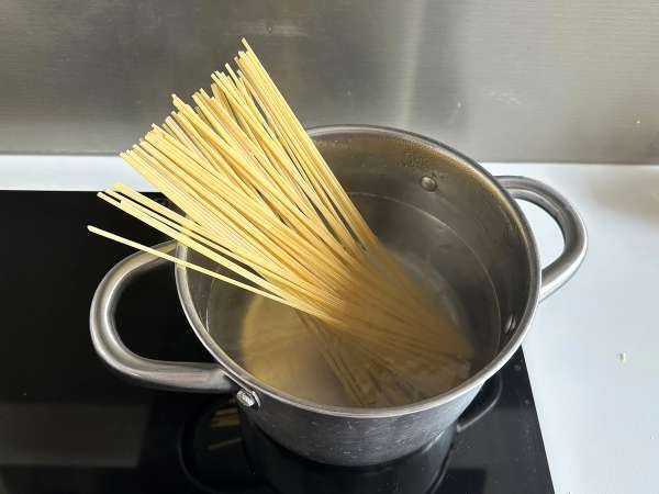 Espaguetis con sardinas: una receta fácil, rápida y económica - Preparación paso 1