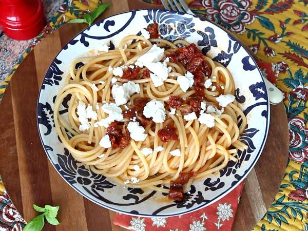 Pasta fría con gazpacho, una receta de verano fresca y sabrosa - Preparación paso 5