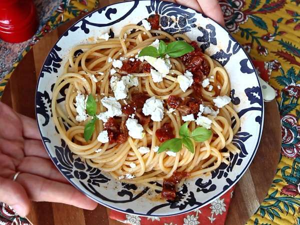 Pasta fría con gazpacho, una receta de verano fresca y sabrosa - Preparación paso 6