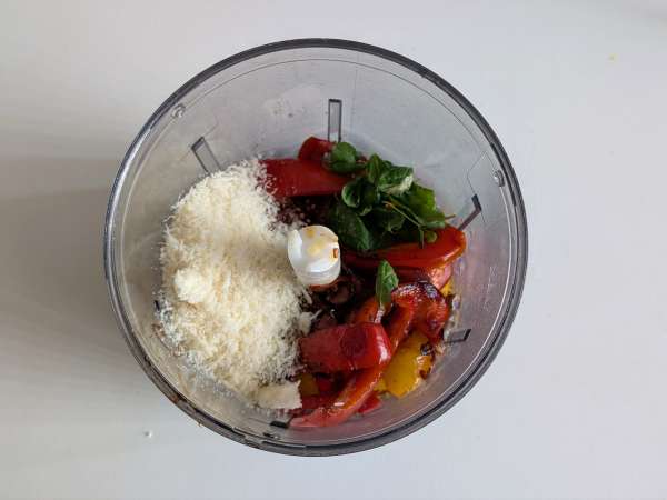 Pasta con pimientos y menta: cremosa y aromática - Preparación paso 4