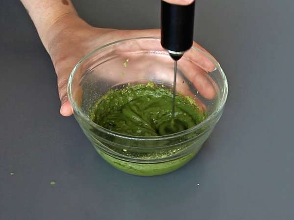 Pastel marmolado de té matcha - Preparación paso 1
