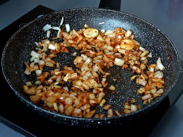 Pasta orzo con tomate y gambas, cocinada al estilo de un risotto - Preparación paso 3