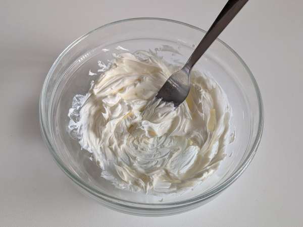 Pastelitos salados de queso crema y aceitunas negras en freidora de aire - Preparación paso 1