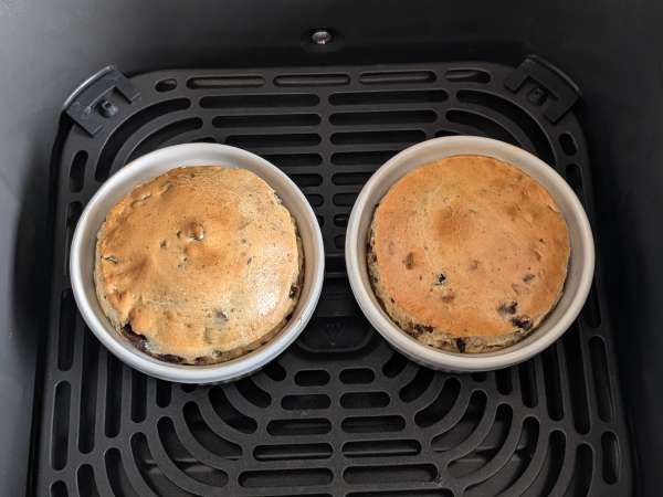 Pastelitos salados de queso crema y aceitunas negras en freidora de aire - Preparación paso 7