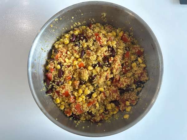 Ensalada proteica de quinoa con alubias rojas y maíz dulce - Preparación paso 6