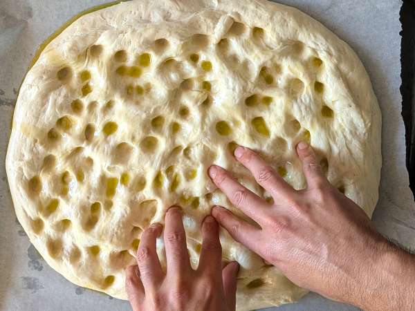 Focaccia rústica con cebolla y romero - Preparación paso 9