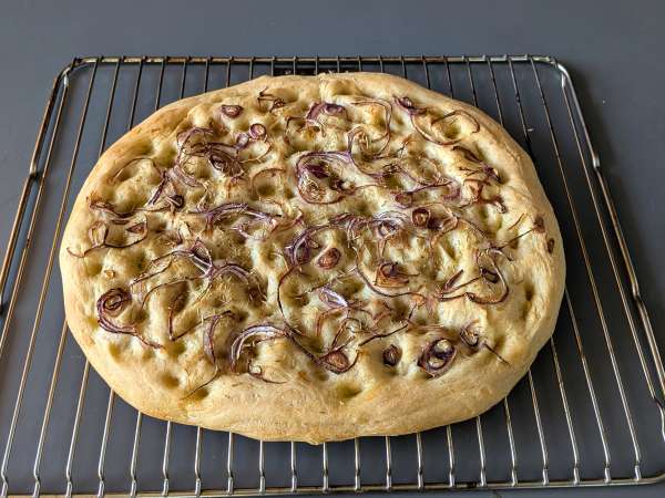 Focaccia rústica con cebolla y romero - Preparación paso 12