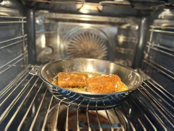 Lomos de bacalao al limón, ajo y especias - Preparación paso 7