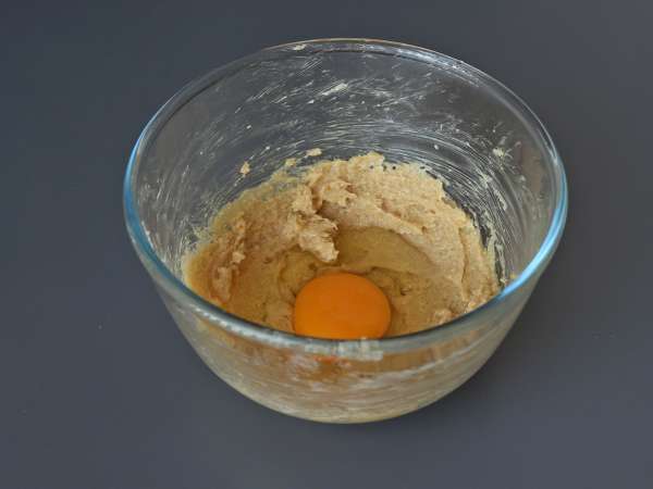 Tabletas de cookie con chocolate, tiernas y crujientes a la vez - Preparación paso 2