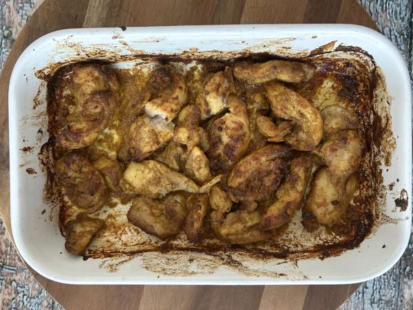 Shawarma de pollo en freidora de aire con pan de pita y salsa de tahini - Preparación paso 6