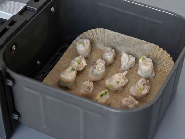 Bocaditos de gambas estilo nem en freidora de aire - Preparación paso 6
