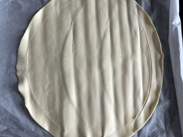 Tarta de hojaldre con higos, brie y nueces - Preparación paso 4