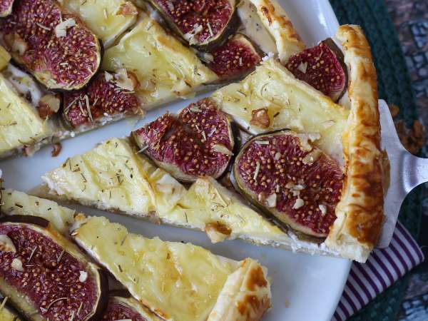 Tarta de hojaldre con higos, brie y nueces - Preparación paso 8