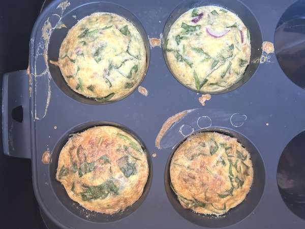 Bocaditos de huevo y cottage cheese en freidora de aire: tiernos y ricos en proteínas - Preparación paso 4