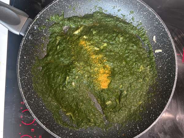 Palak tofu: curry indio con espinacas y tofu - Preparación paso 8
