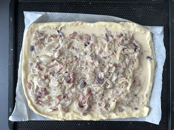 Zwiebelkuchen: tarta alemana de cebolla y beicon ahumado - Preparación paso 9