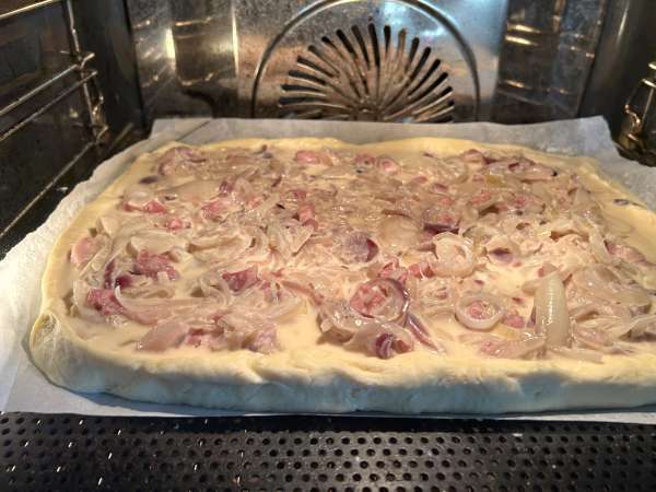 Zwiebelkuchen: tarta alemana de cebolla y beicon ahumado - Preparación paso 10