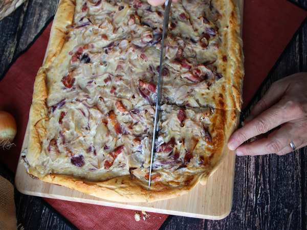 Zwiebelkuchen: tarta alemana de cebolla y beicon ahumado - Preparación paso 11