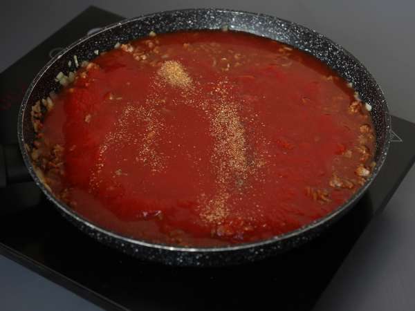 Lasaña en sartén de carne y tomate: lista en 35 minutos - Preparación paso 3