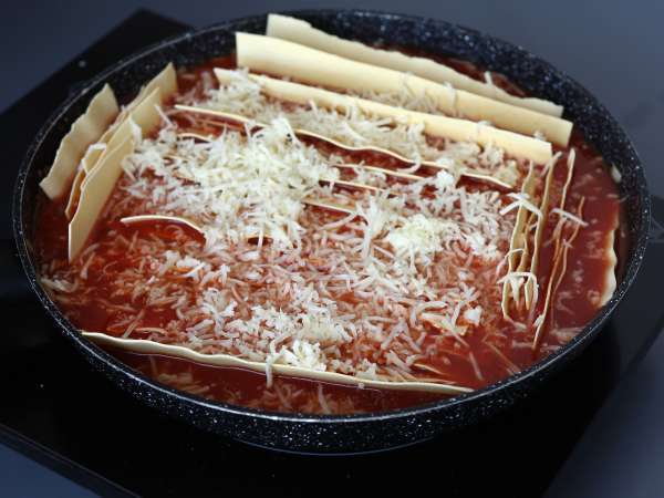 Lasaña en sartén de carne y tomate: lista en 35 minutos - Preparación paso 5
