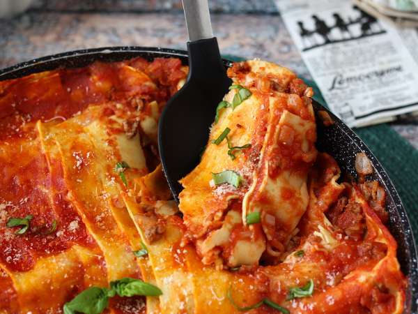 Lasaña en sartén de carne y tomate: lista en 35 minutos - Preparación paso 8