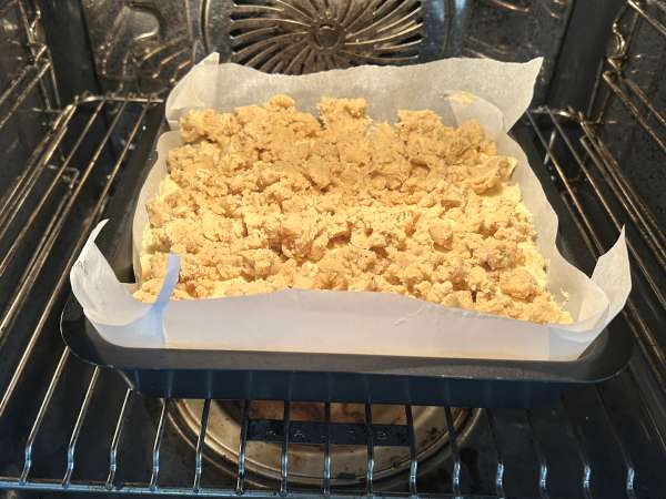 Bizcocho de manzana y canela con streusel crujiente de almendras - Preparación paso 7