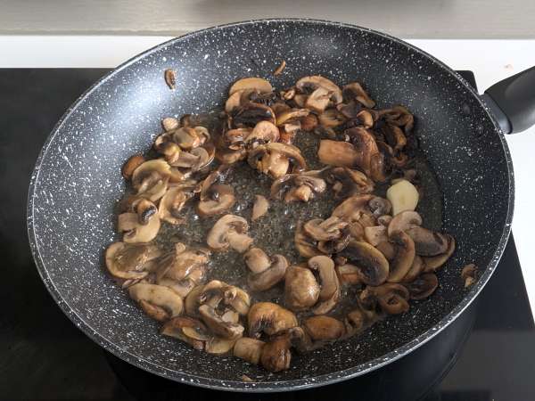Pasta al horno con calabaza, setas y bechamel - Preparación paso 3